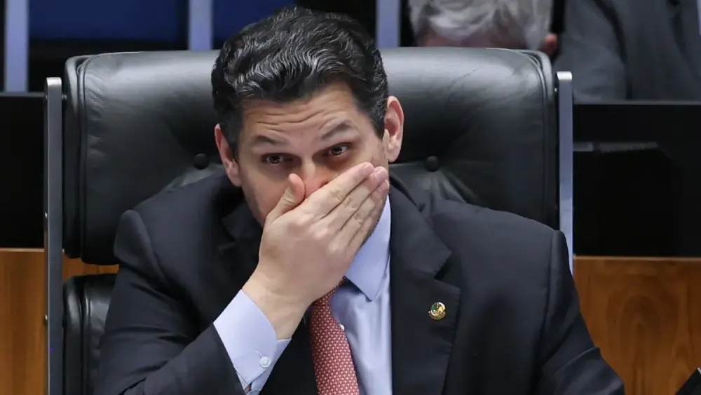Alcolumbre sinaliza pauta-bomba de agentes de saúde