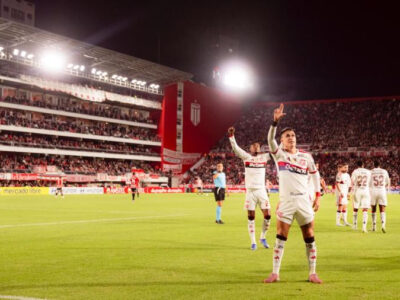 Arrascaeta fratura clavícula; Fla empata e lidera