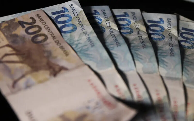 Déficit em conta corrente supera projeção em março