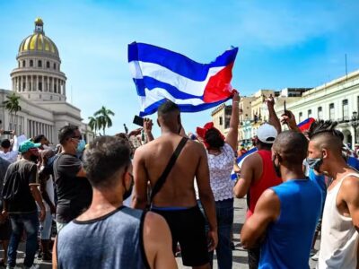 Estão nos matando aos poucos': crise de remédios em Cuba