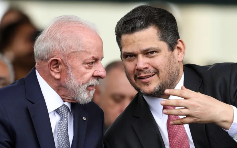 Alcolumbre busca diálogo com Lula para retomar relação