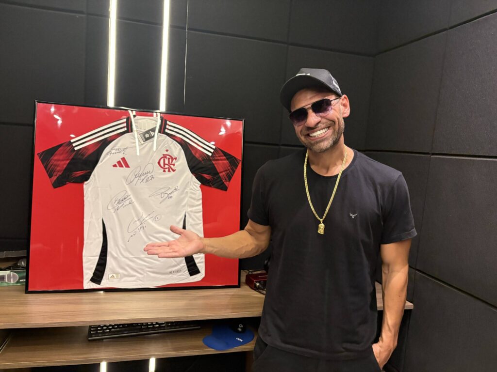 Camisa do Flamengo rifada arrecada fundos para construir lar de dona Rosi
