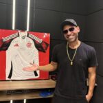 Camisa do Flamengo rifada arrecada fundos para construir lar de dona Rosi