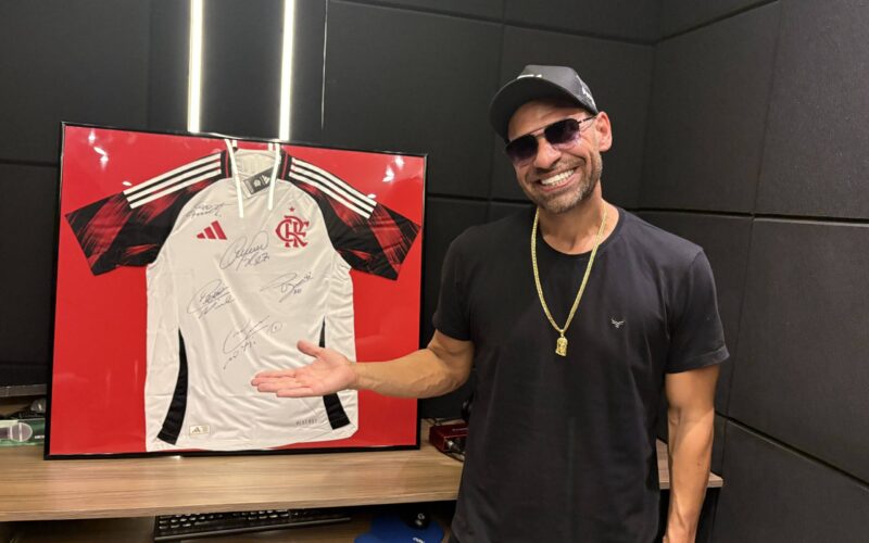 Camisa do Flamengo rifada arrecada fundos para construir lar de dona Rosi
