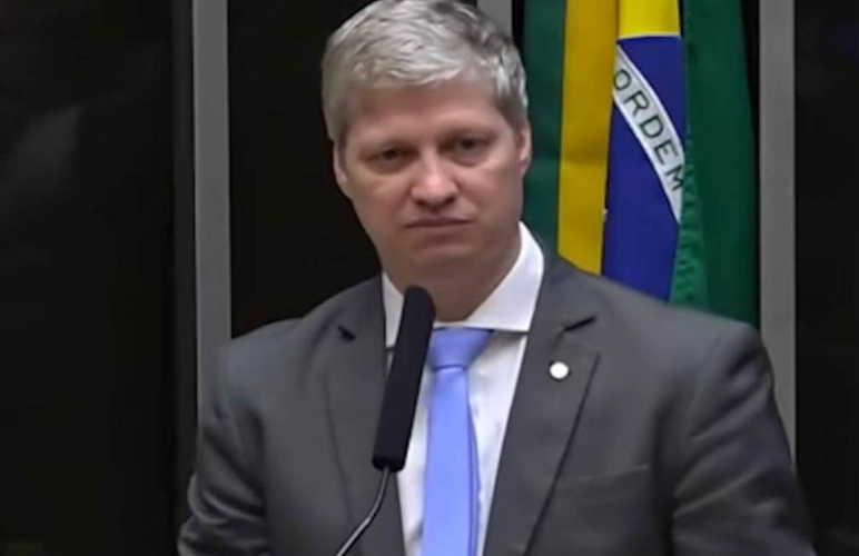 Deputado acusa general de intimidação e pede processo