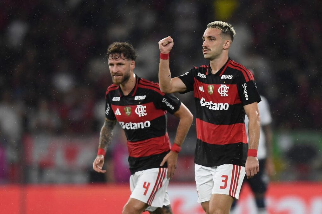 Flamengo empata com Athletico e segue a 4 pontos do líder Palmeiras