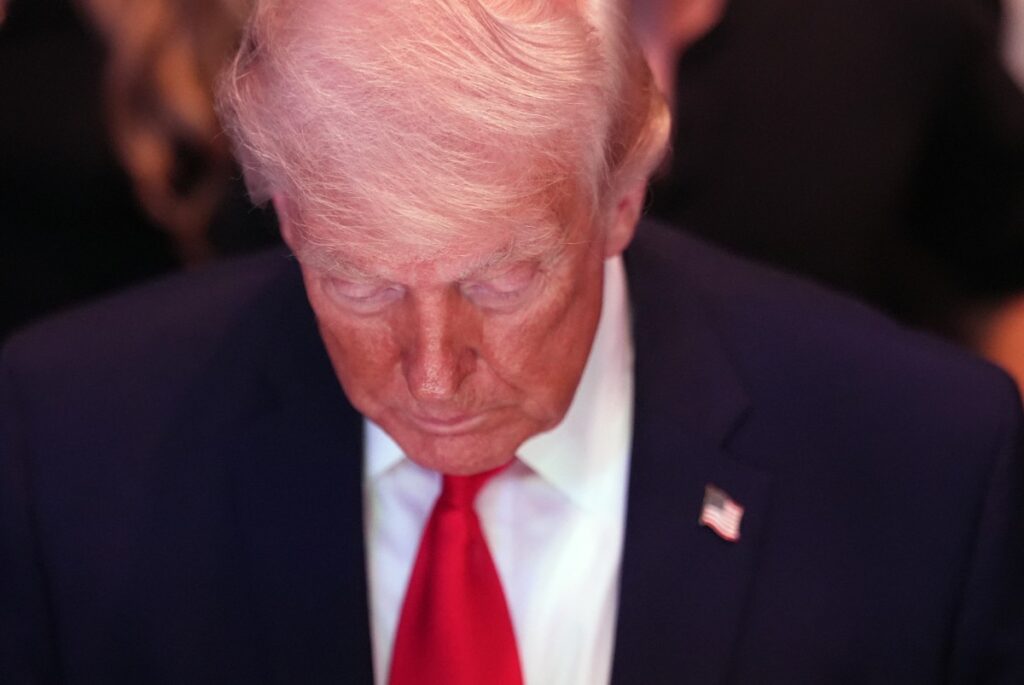 Trump provoca Irã com imagem de navios afundados: “Marinha iraniana”