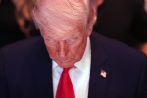 Trump provoca Irã com imagem de navios afundados: “Marinha iraniana”