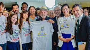 Lula premia 682 alunos de ouro na OBMEP no Rio