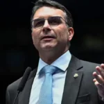 Flávio Bolsonaro: "Guerra psicológica" contra escândalos