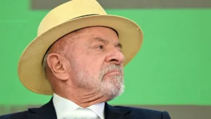 Lula usará chapéu pela primeira vez em foto de urna em 2026
